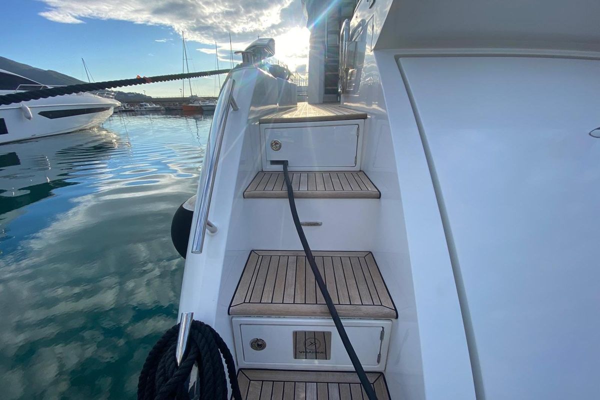 2016 Azimut 77 