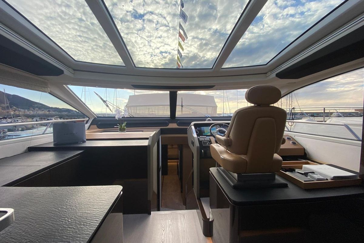2016 Azimut 77 