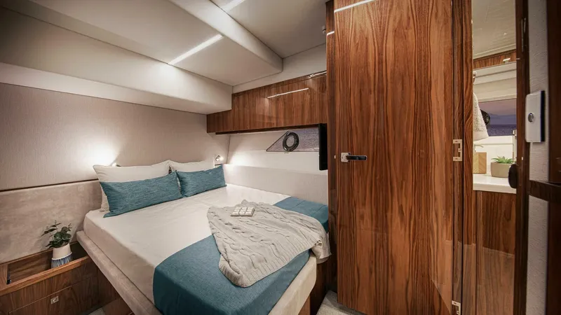  Yacht Photos Pics 2026 Riviera 645 Suv - Image 13