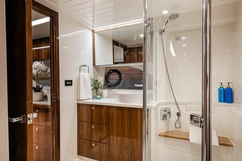  Yacht Photos Pics 2026 Riviera 645 Suv - Image 12