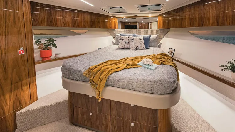  Yacht Photos Pics 2026 Riviera 645 Suv - Image 15