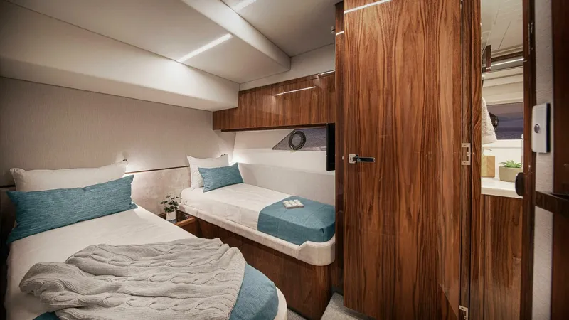  Yacht Photos Pics 2026 Riviera 645 Suv - Image 14