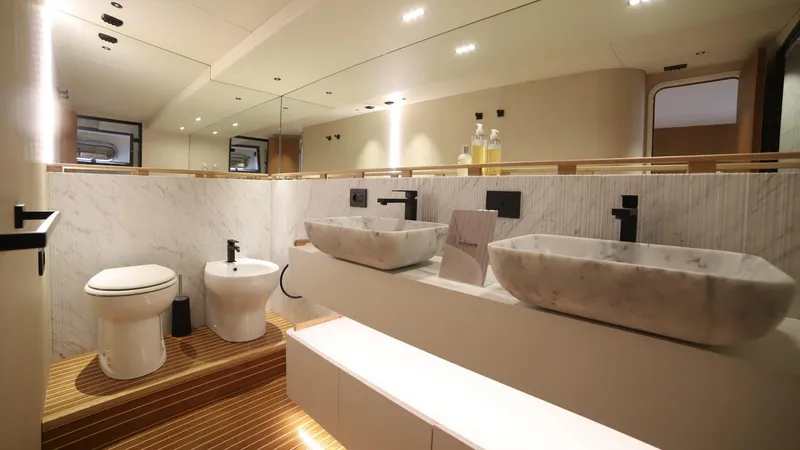  Yacht Photos Pics IMG_7610.JPG