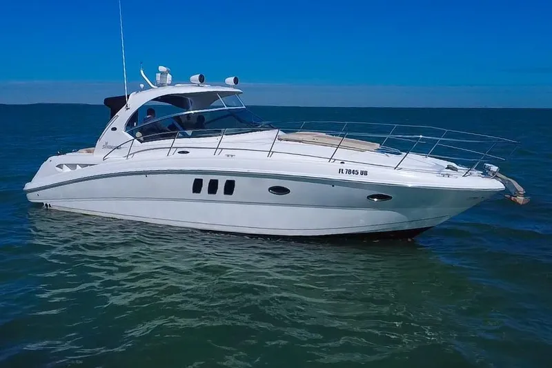 Luna Yacht Photos Pics 2008 Sea Ray 380 Sundancer yacht cruising on open water.