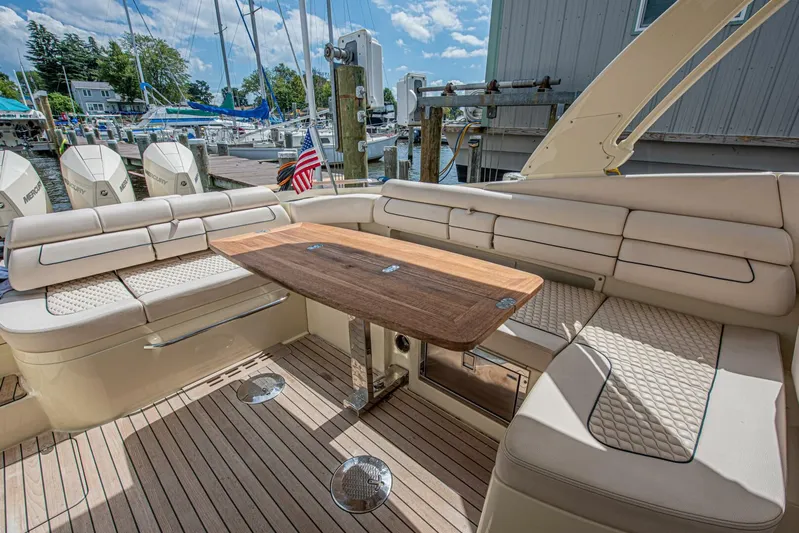 Full Circle Yacht Photos Pics 2022 Chris-craft Launch 35 Gt - Image 40