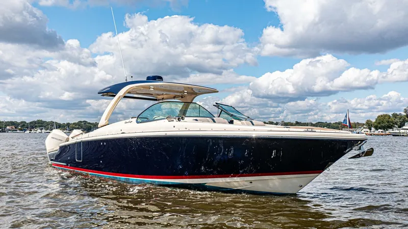 Full Circle Yacht Photos Pics 2022 Chris-craft Launch 35 Gt - Image 2