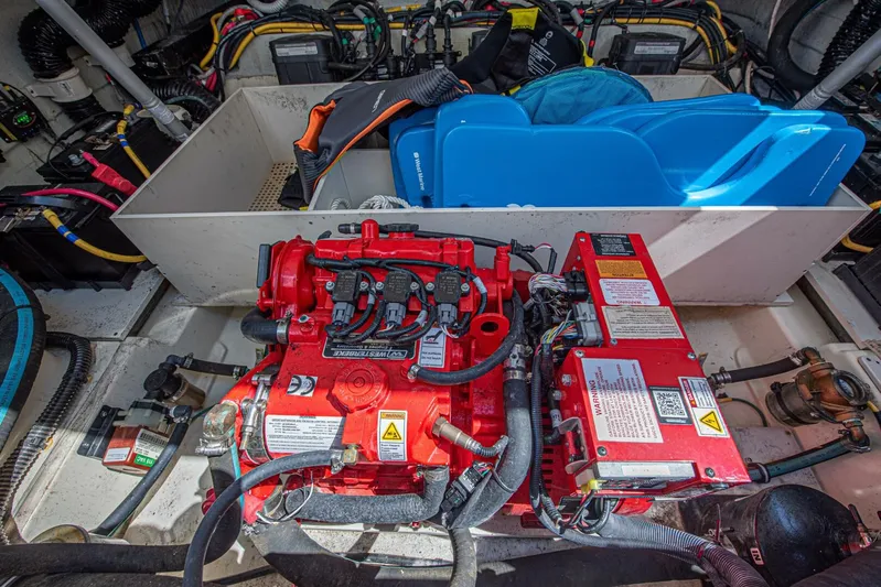 Full Circle Yacht Photos Pics 2022 Chris-craft Launch 35 Gt - Image 48