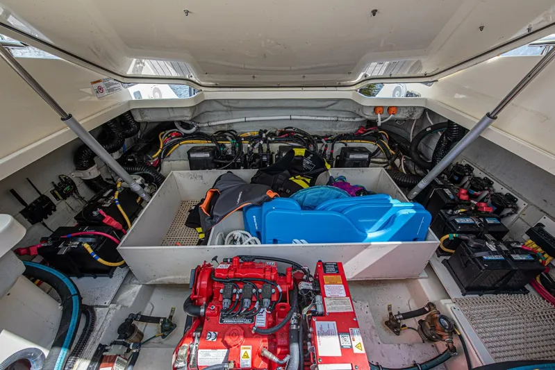 Full Circle Yacht Photos Pics 2022 Chris-craft Launch 35 Gt - Image 47