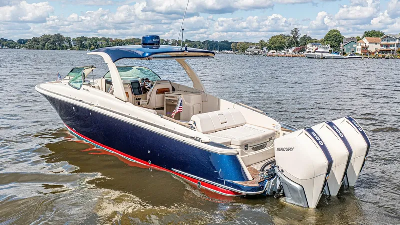 Full Circle Yacht Photos Pics 2022 Chris-craft Launch 35 Gt - Image 9