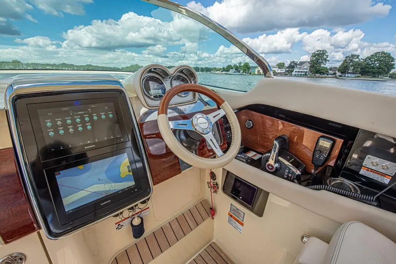 Full Circle Yacht Photos Pics 2022 Chris-craft Launch 35 Gt - Image 31