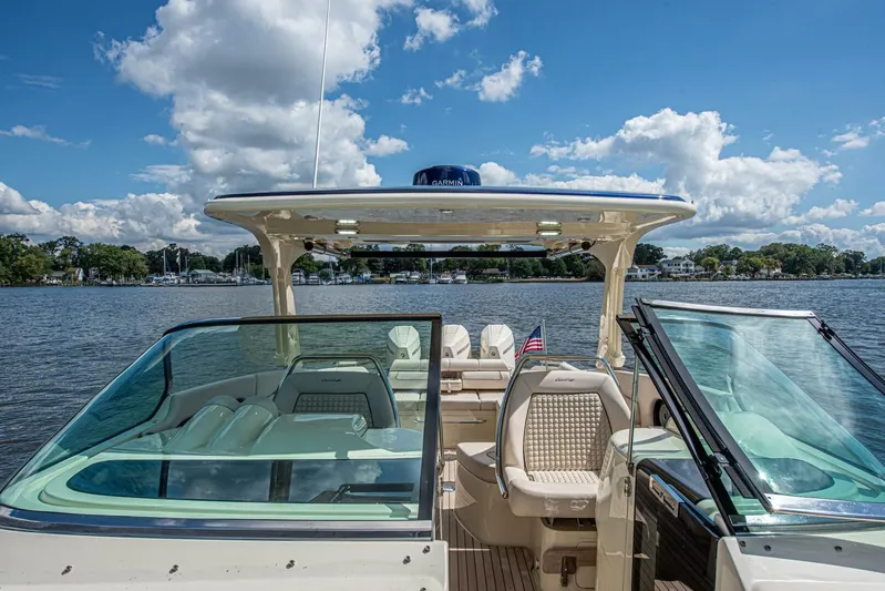 Full Circle Yacht Photos Pics 2022 Chris-craft Launch 35 Gt - Image 22