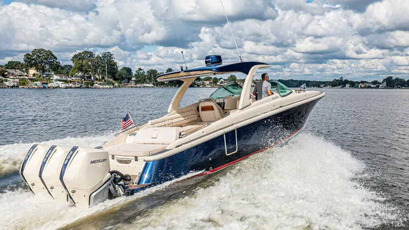 Full Circle Yacht Photos Pics 2022 Chris-craft Launch 35 Gt - Image 11