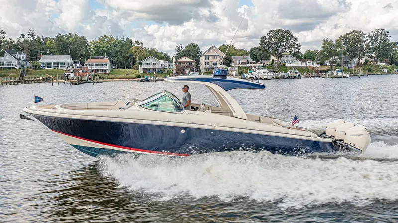 Full Circle Yacht Photos Pics 2022 Chris-craft Launch 35 Gt - Image 8