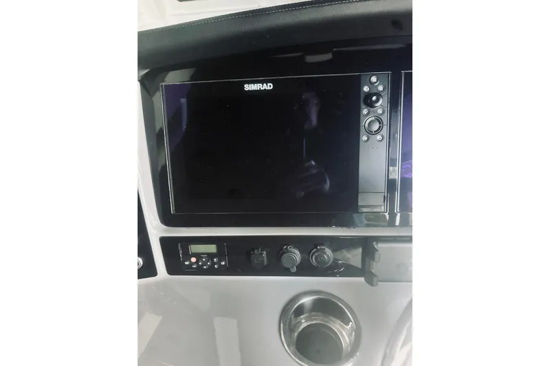 Robalo 272 Yacht Photos Pics 2022 Robalo R272 Center Console dashboard with Simrad display and controls.