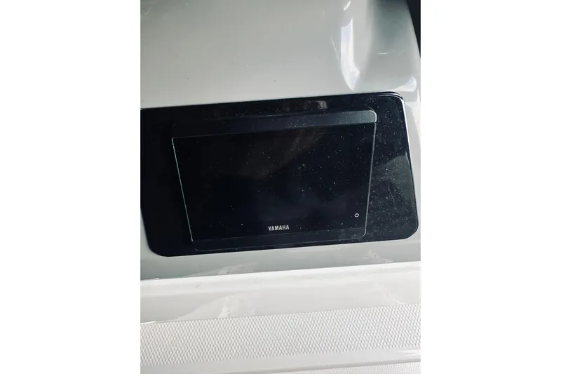 Robalo 272 Yacht Photos Pics Yamaha display screen on 2022 Robalo R272 Center Console boat dashboard.