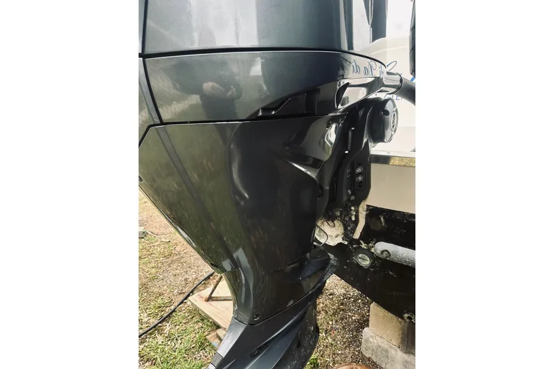 Robalo 272 Yacht Photos Pics 2022 Robalo R272 Center Console boat engine close-up, showcasing sleek design and mechanics.