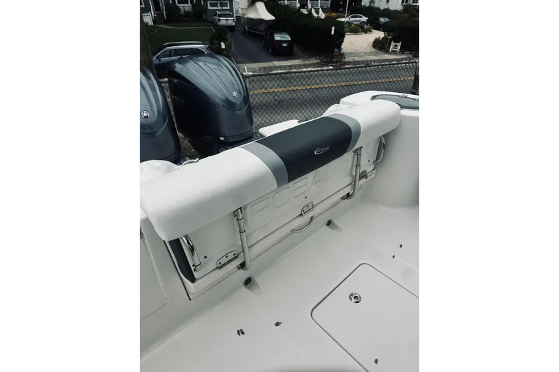 Robalo 272 Yacht Photos Pics 2022 Robalo R272 Center Console boat with dual outboard engines.