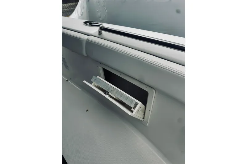 Robalo 272 Yacht Photos Pics 2022 Robalo R272 Center Console boat interior with open storage compartment.