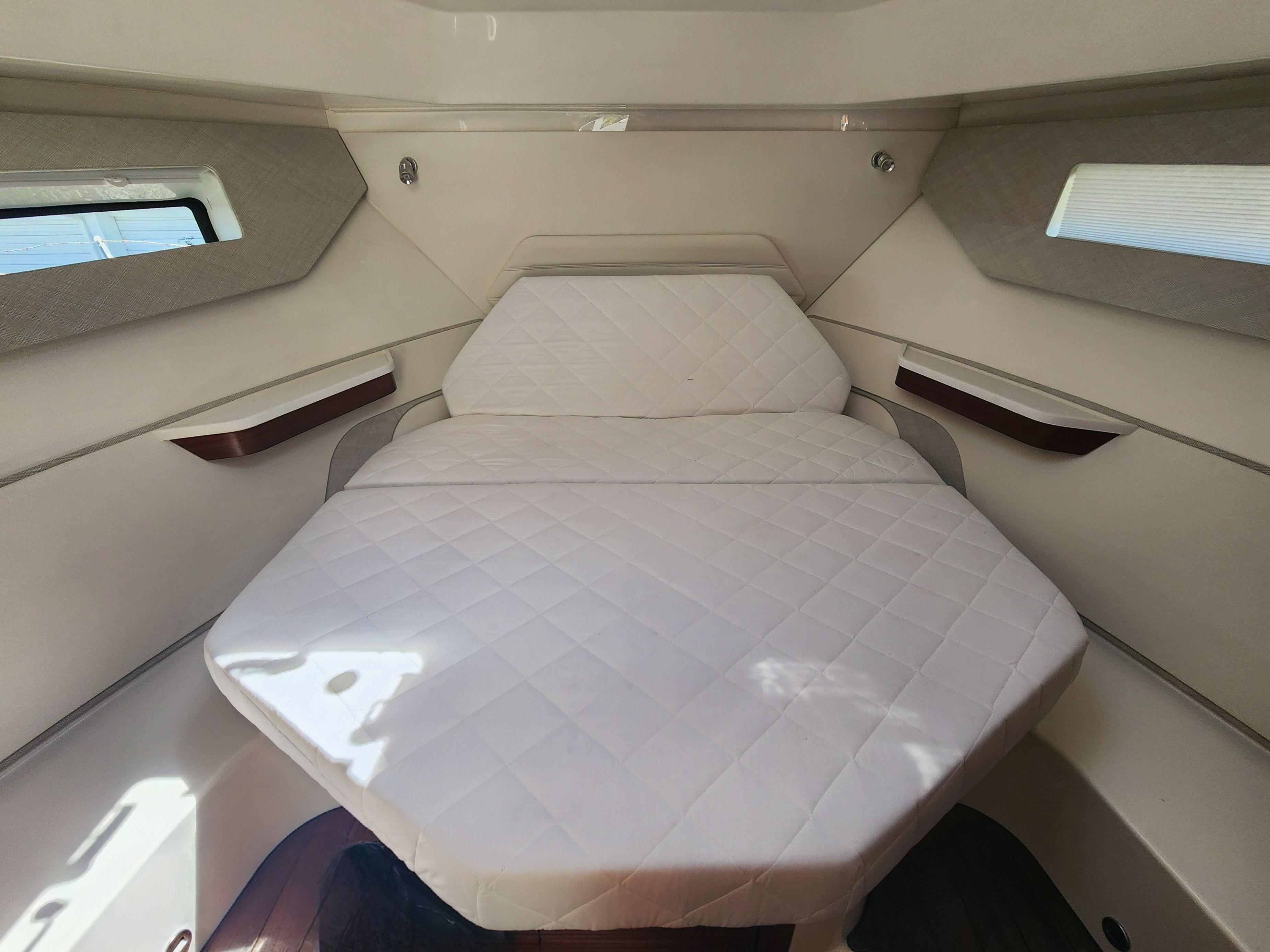 Yacht Photo 27