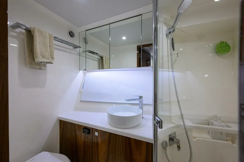  Yacht Photos Pics 2024 Riviera 58 Sports Motor Yacht - Image 89