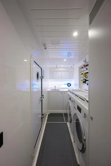  Yacht Photos Pics 2024 Riviera 58 Sports Motor Yacht - Image 105