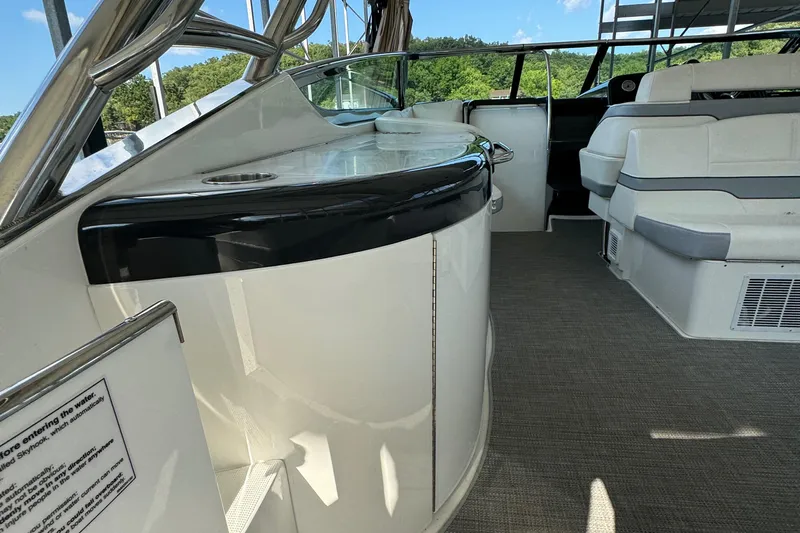  Yacht Photos Pics 2020 Formula 370 SS boat interior with seating and counter, featuring modern design.