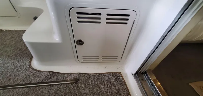 Callie B Yacht Photos Pics 2001 Sea Ray 400 Sedan Bridge interior hatch with carpeted flooring.