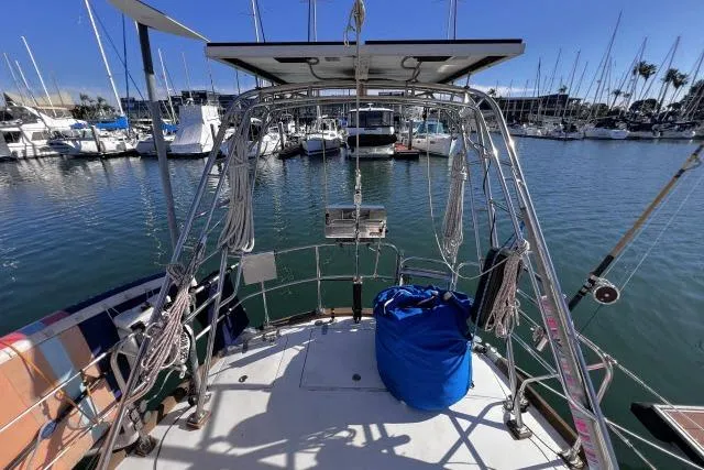 Unicorn Yacht Photos Pics Sailboat deck view of 1988 Hylas Custom 44 in marina, with ropes and blue bag.