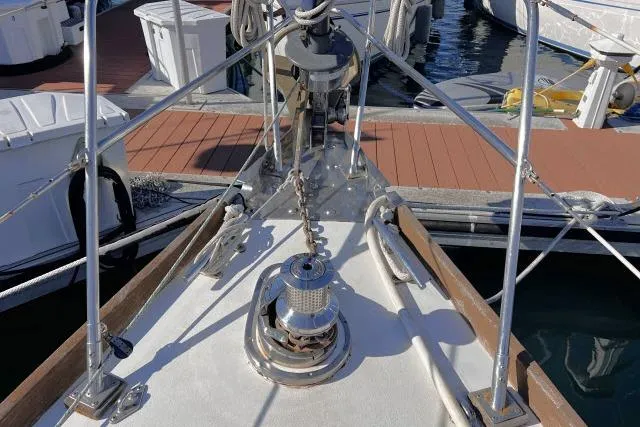 Unicorn Yacht Photos Pics Bow of 1988 Hylas Custom 44 sailboat with anchor chain and winch at marina.