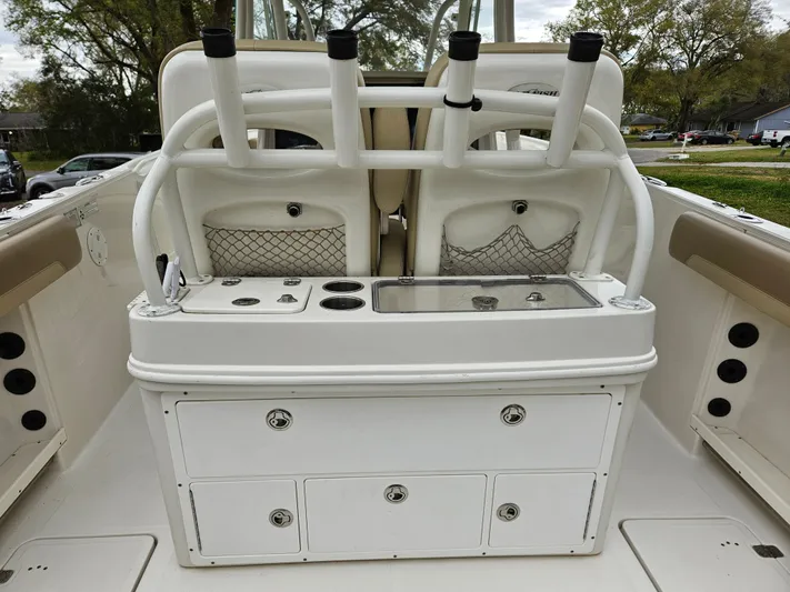  Yacht Photos Pics Sailfish 290 CC 2017 boat console with fishing rod holders.