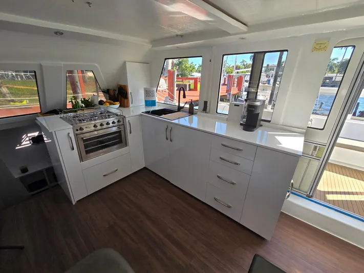 Universe Yacht Photos Pics 