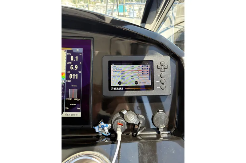 Yacht Photos Pics Dashboard of 2020 Jeanneau NC 895 boat with Yamaha display and controls.