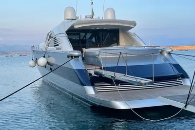 2005 Pershing 76