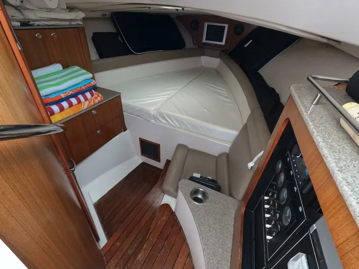  Yacht Photos Pics 2006 Pursuit 34 Drummond Island Runner - Image 14