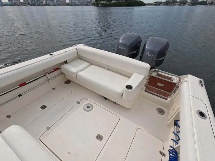  Yacht Photos Pics 2006 Pursuit 34 Drummond Island Runner - Image 7