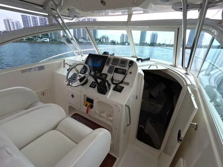  Yacht Photos Pics 2006 Pursuit 34 Drummond Island Runner - Image 13