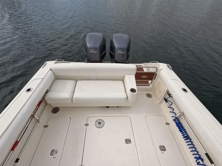  Yacht Photos Pics 2006 Pursuit 34 Drummond Island Runner - Image 10