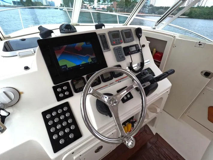  Yacht Photos Pics 2006 Pursuit 34 Drummond Island Runner - Image 11