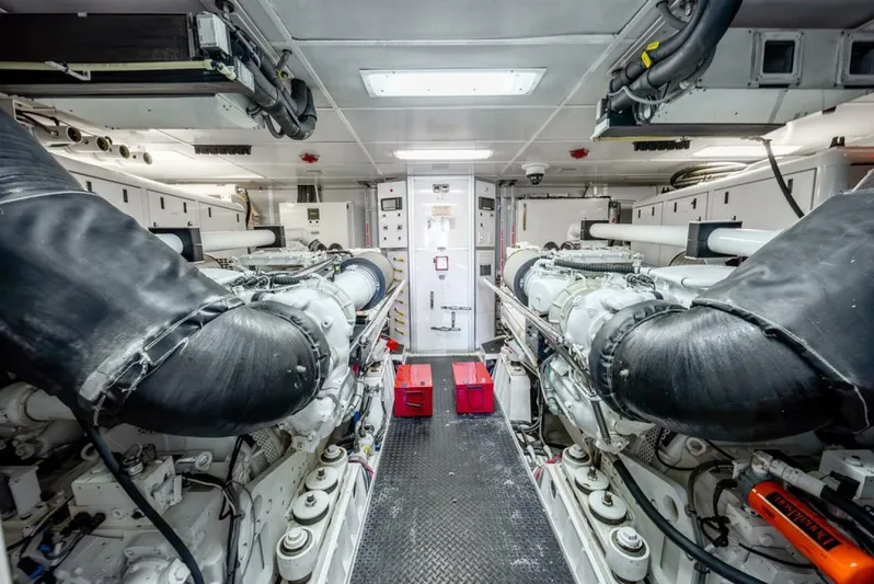 Simplicity Yacht Photos Pics 