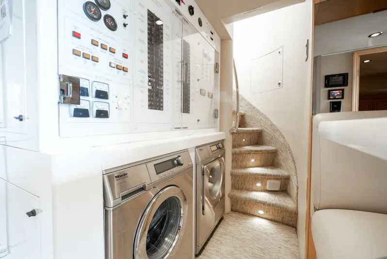 Simplicity Yacht Photos Pics 