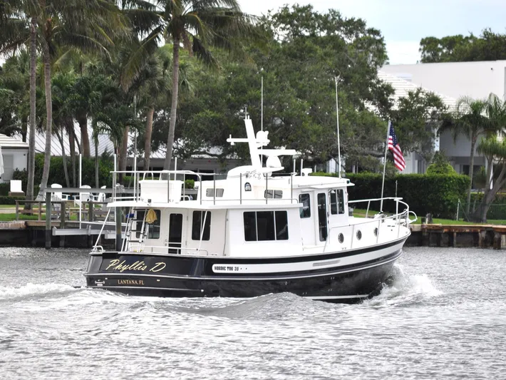 Phyllis D Yacht Photos Pics 