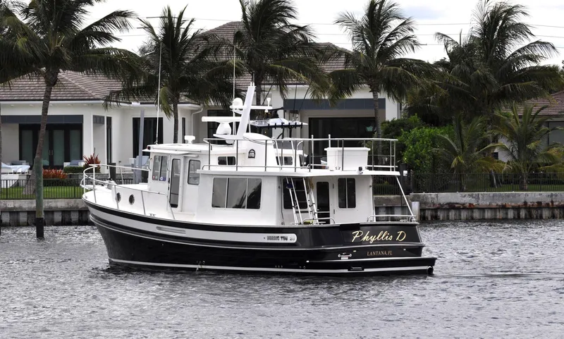 Phyllis D Yacht Photos Pics 