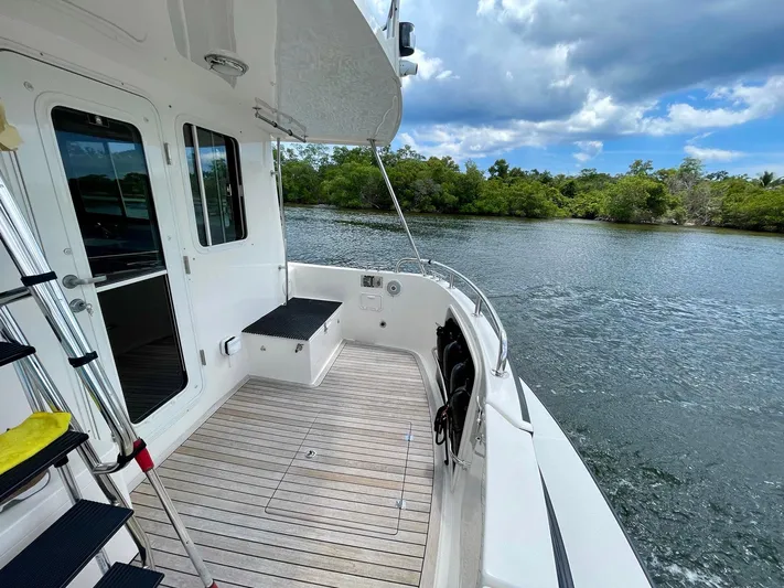 Phyllis D Yacht Photos Pics 