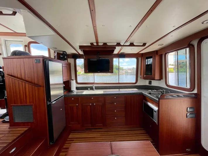 Phyllis D Yacht Photos Pics 