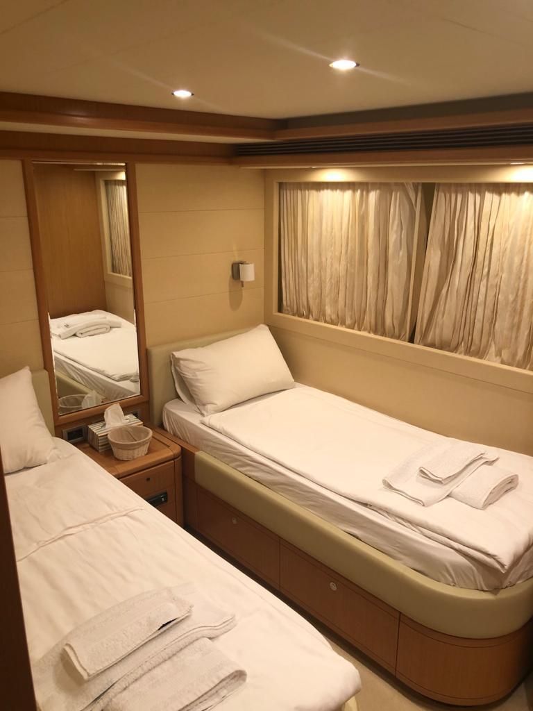 2008 Ferretti Yachts 83 