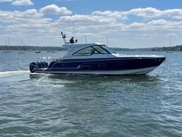  Yacht Photos Pics 2022 Formula 400 Super Sport Crossover cruising on a sunny day.