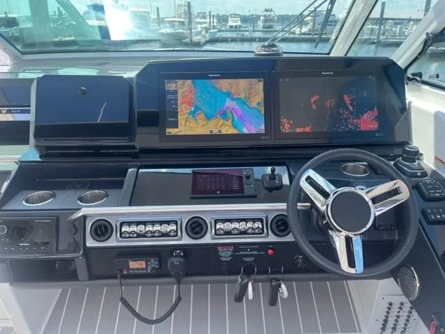  Yacht Photos Pics 2022 Formula 400 Super Sport Crossover helm with navigation screens and controls.