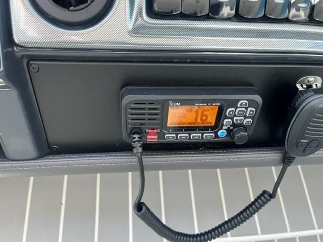  Yacht Photos Pics ICOM marine radio on 2022 Formula 400 Super Sport Crossover boat dashboard.