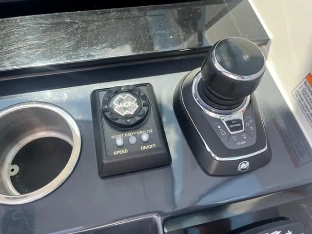  Yacht Photos Pics Control panel of 2022 Formula 400 Super Sport Crossover boat.