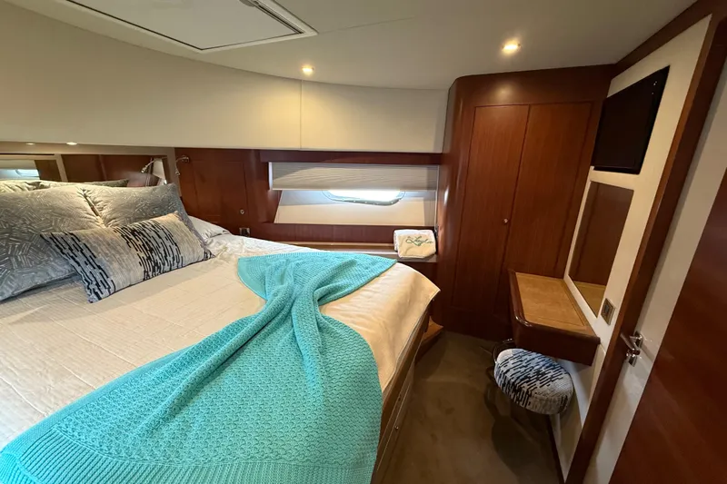 Habibi Yacht Photos Pics Luxurious cabin interior of 2017 Belize 54 Daybridge yacht with cozy bed and elegant decor.